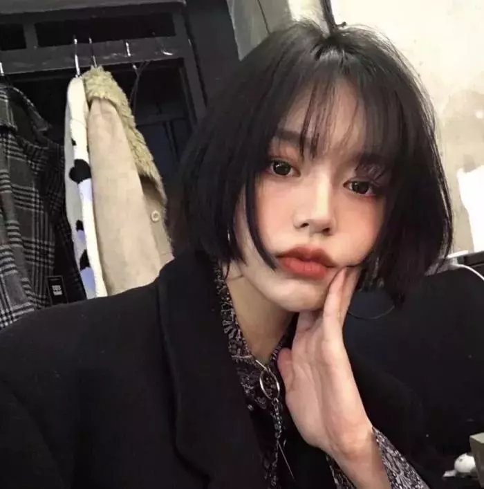 小姑娘艾萝依